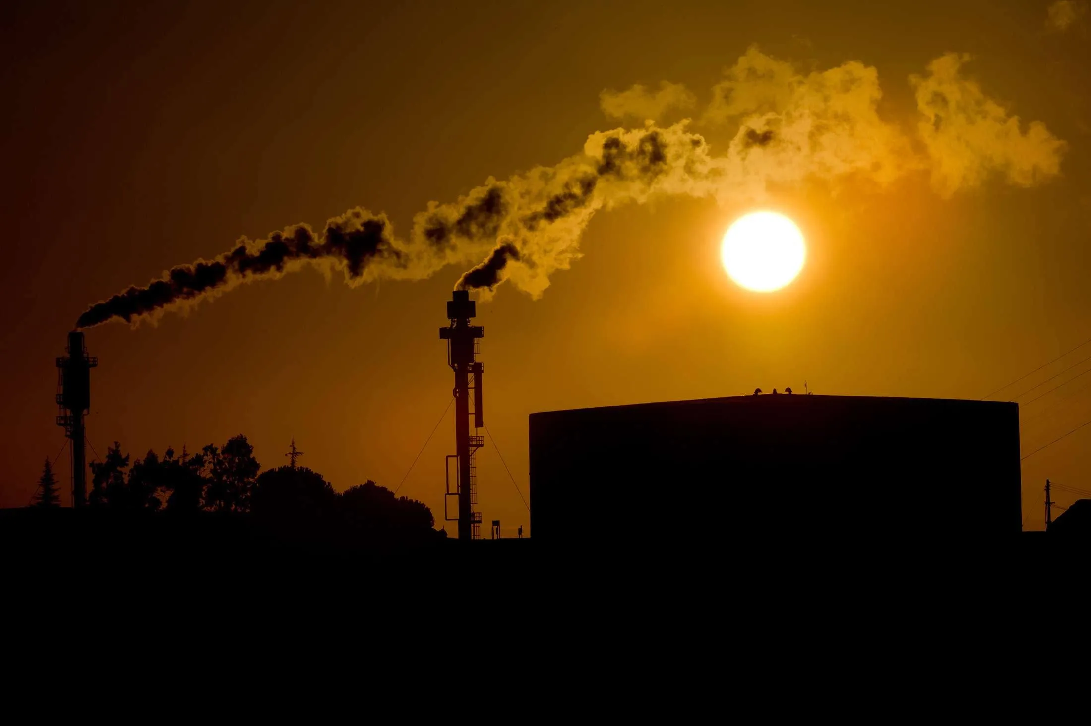 Oil Speculators Abandon Hope OPEC Reaches Supply Agreement