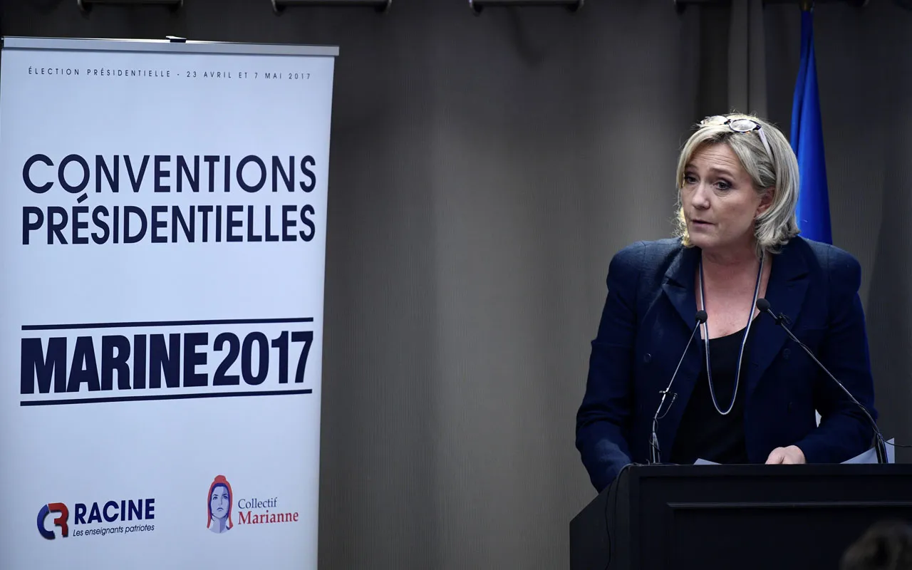 Le Pen Slips as Fillon, Macron Rise in Big French Election Poll