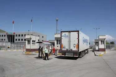 Iran’s Bazargan Customs sees significant growth in trade as exports surge 130%