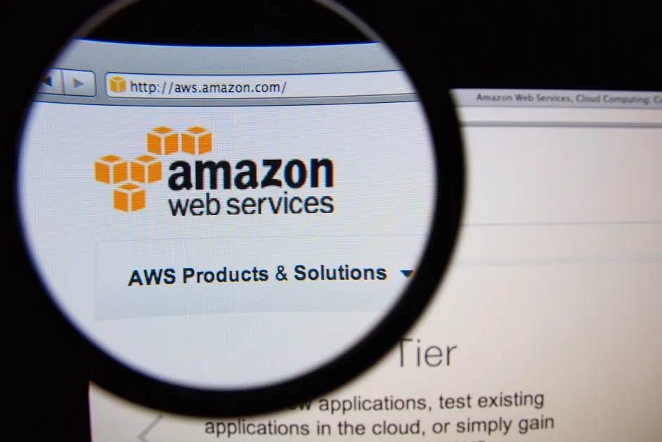 Amazon makes cloud contract more customer-friendly as rivals loom