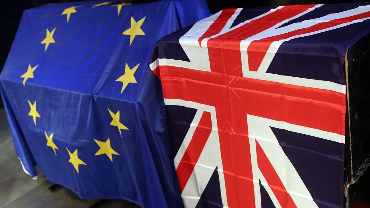 Flight bookings to Britain rise after Brexit weakens pound