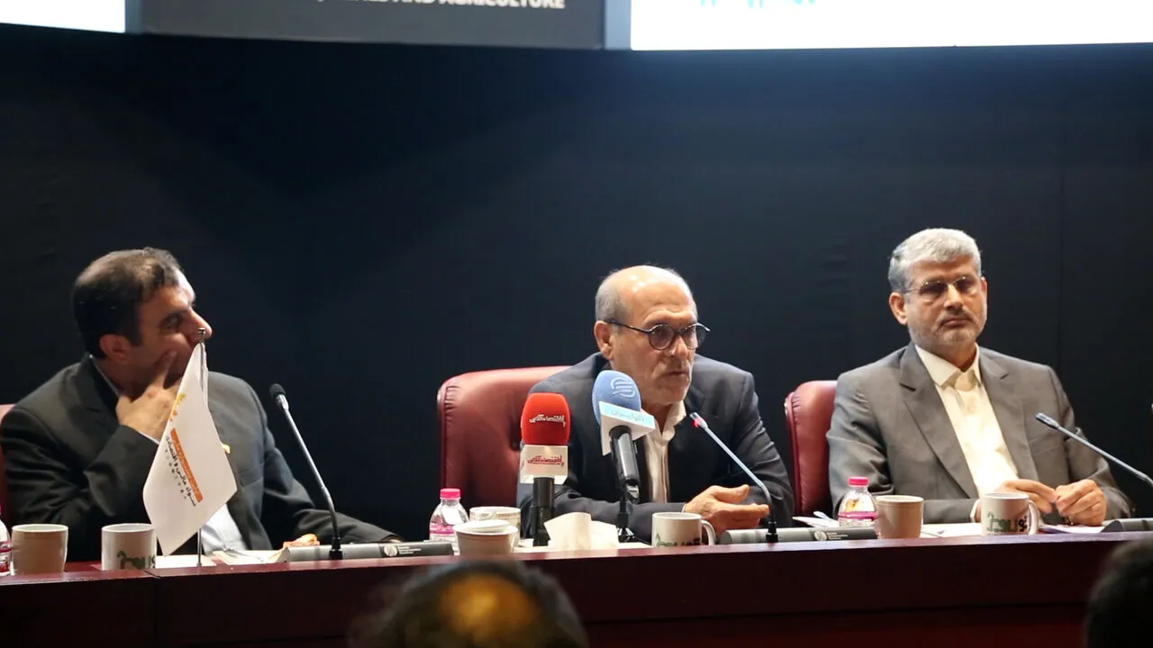 وزیر بهداشت باید یک اقتصاددان باشد