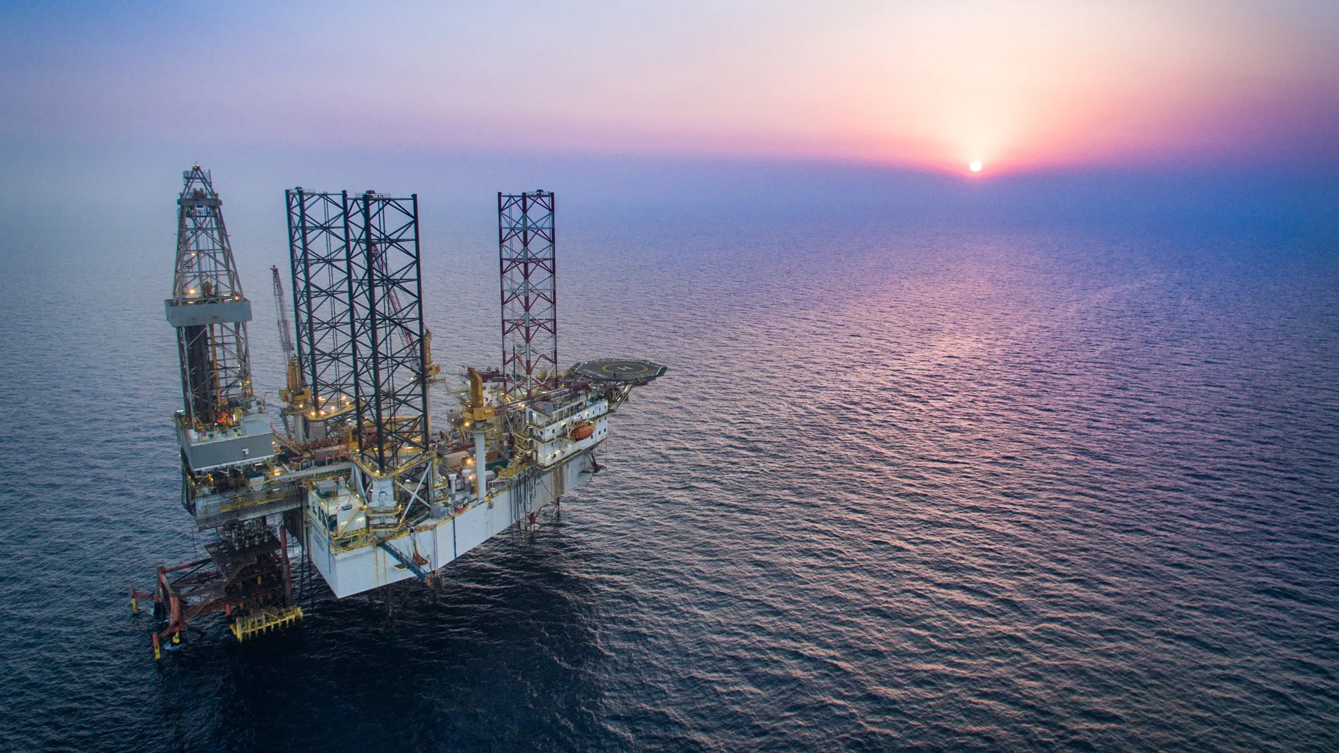 Gov’t Encouraged to Sign Contracts With Oil Majors