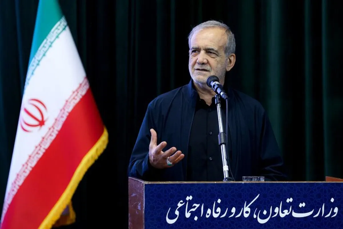 بنر نصب شده پشت سر پزشکیان جلب توجه کرد+ عکس