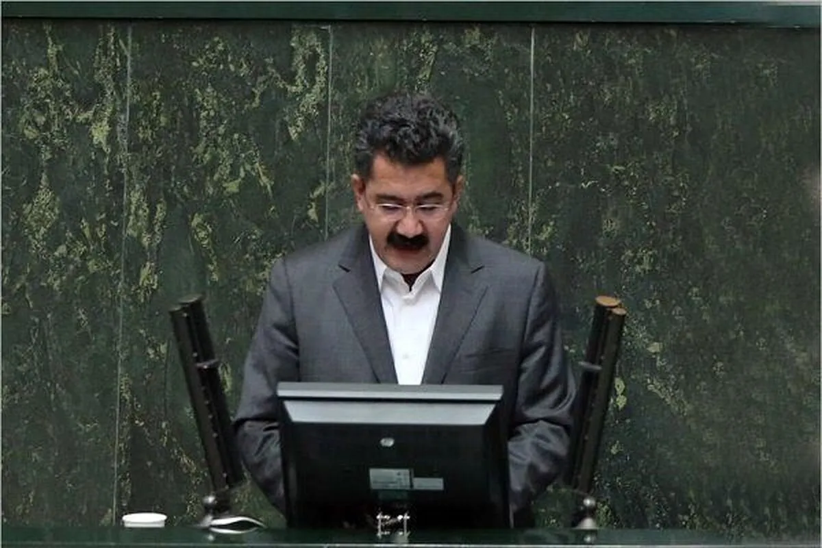 نماینده بوکان: آدم باید بزدل و بی ایمان باشد که به آمریکا دست دوستی بدهد!