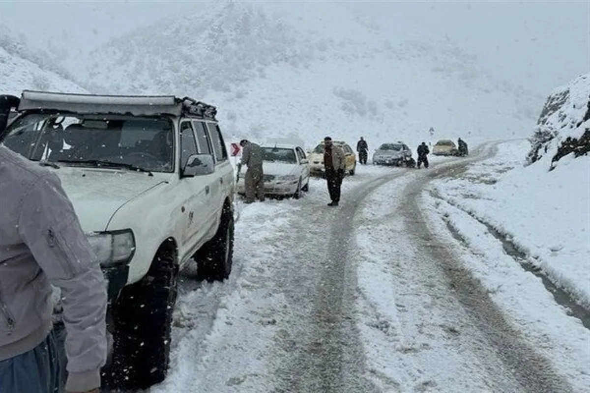 ترافیک نیمه‌سنگین در محورهای ورودی تهران / برخی جاده‌ها به دلیل بارش مسدود شدند