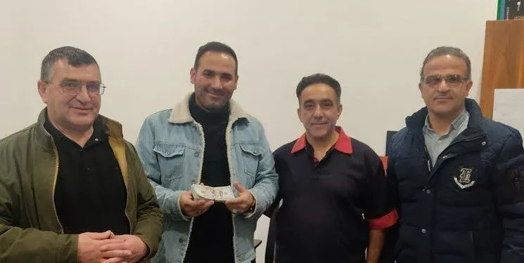 کارگر پمپ بنزین از ۱۰ هزار دلار پول گذشت؛ ماجرا چه بود؟