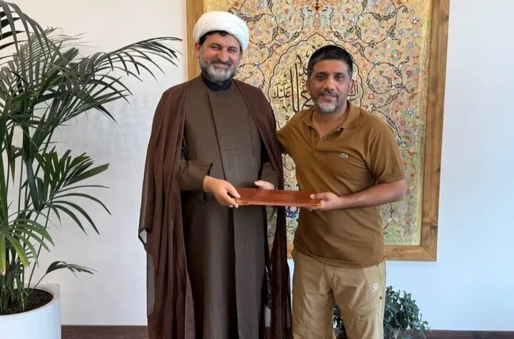 علیرضا دبیر