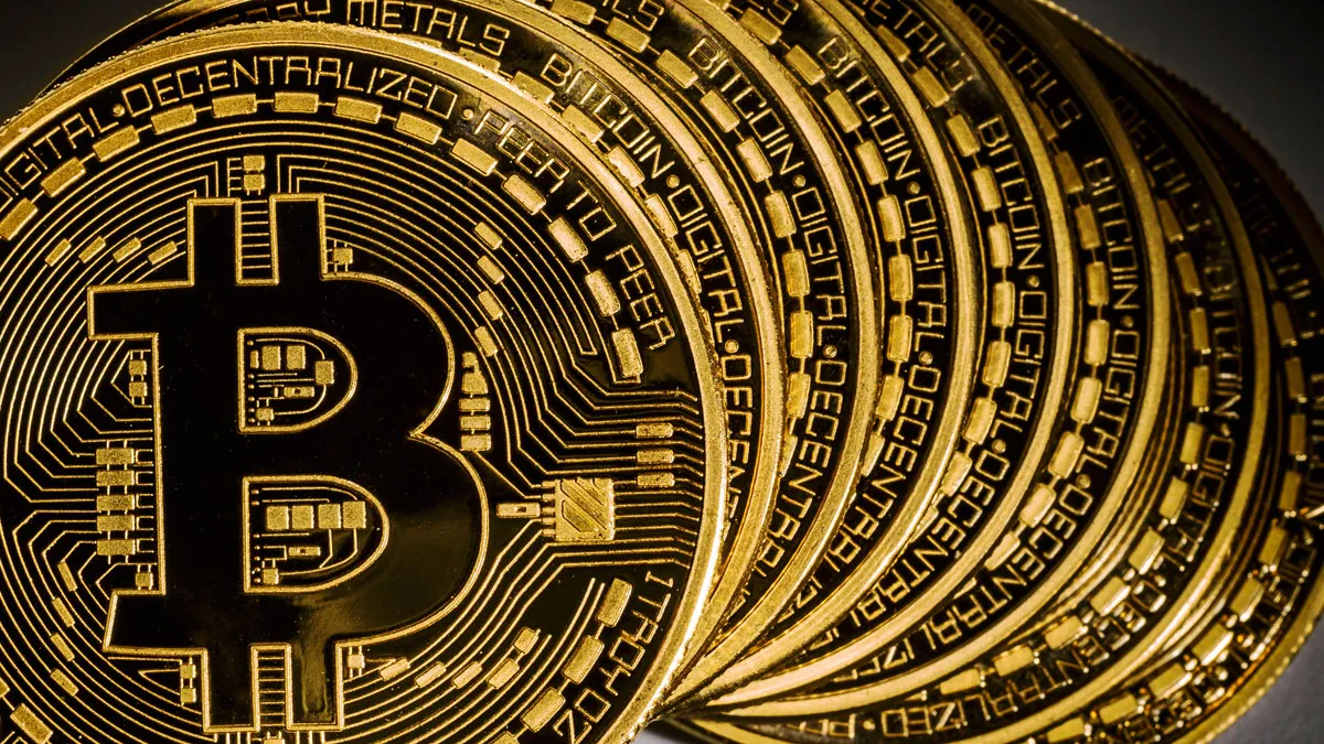 Bitcoin Tumble Erases $38 Billion as Rival Cryptocurrency Gains