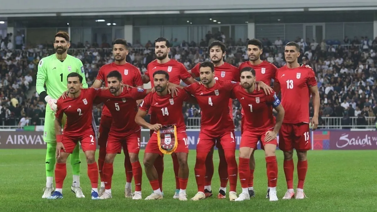 بدرقه تیم ملی فوتبال ایران در میدان انقلاب