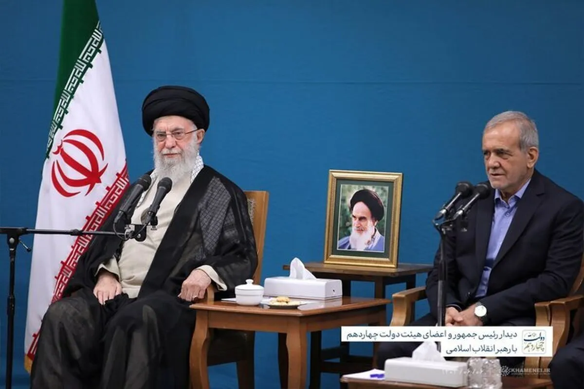 رهبر معظم انقلاب: آقای رئیس جمهور برای انتخاب وزیران با من مشورت کردند