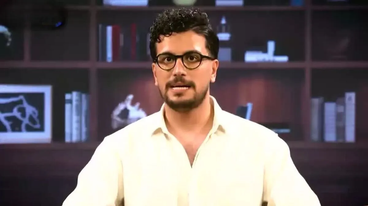 امیرحسین قیاسی در کنار جورجینا رودریگز قرار گرفت