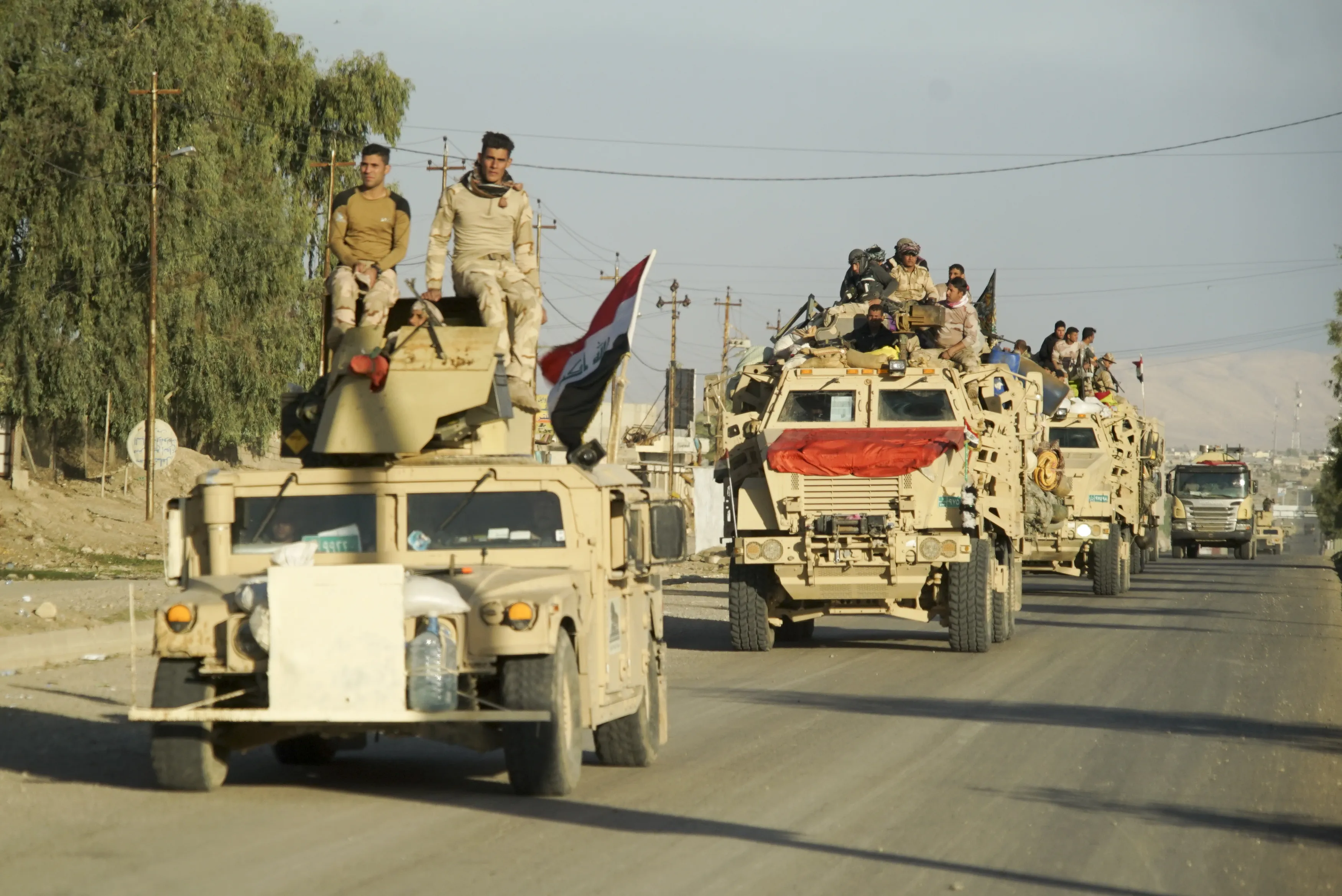 Iraq security forces take Mosul's main government complex, museum building