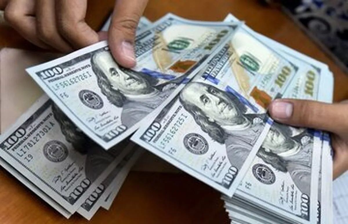 صف‌های طولانی دلار در بانک‌ها/ دلار توافقی ۶۰۰۰ هزارتومان زیر قیمت بازار