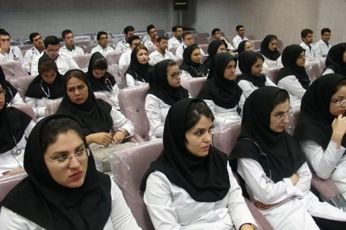 امتحانات پایان ترم این دسته از دانشجویان حضوری برگزار می‌شود