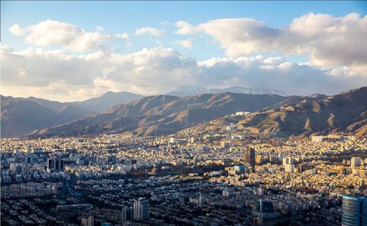 تهرانی‌ها بخوانند / آخرین وضعیت آسمان تهران پس از حمله به انبارهای نفت