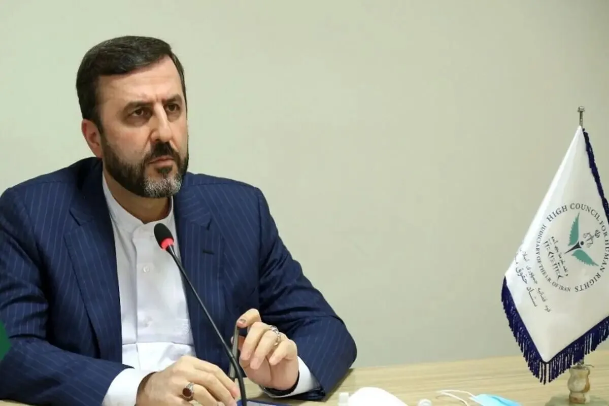 ماجرای غریب آبادی و خودکار طلاکاری شده در سفر عمان چیست؟