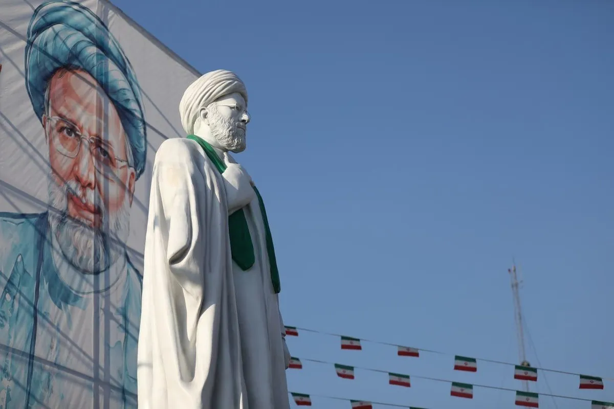 حادثه در اردبیل / مجسمه شهید رئیسی سقوط کرد!
