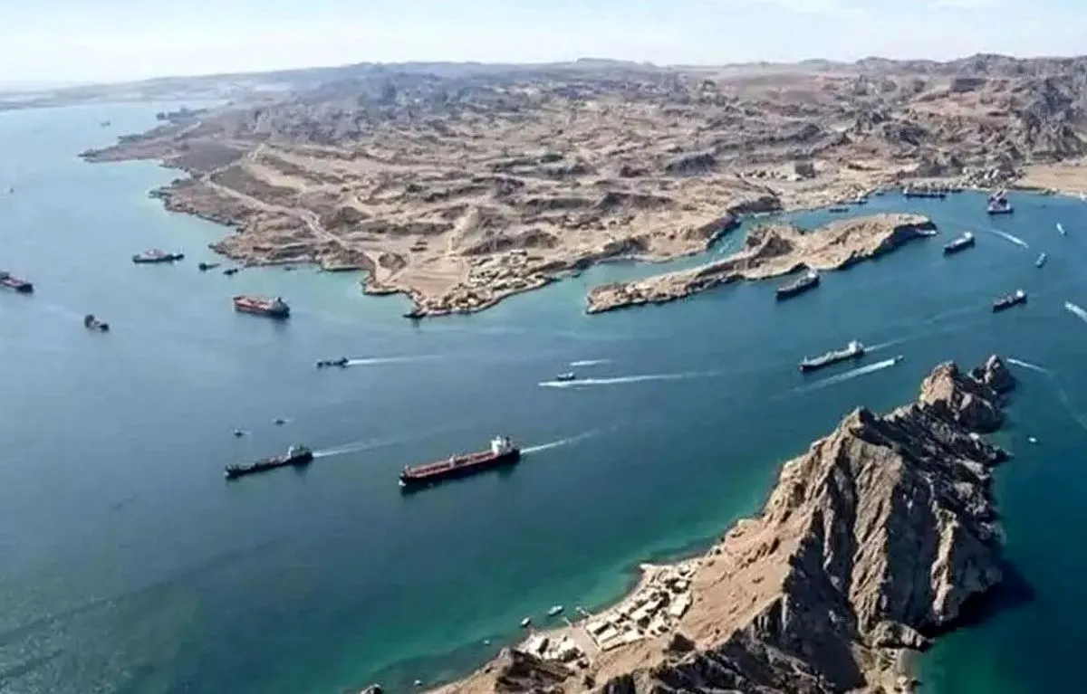 آخرین وضعیت محاصره دریایی و کشتیرانی در تنگه هرمز/ بلومبرگ گزارش کرد