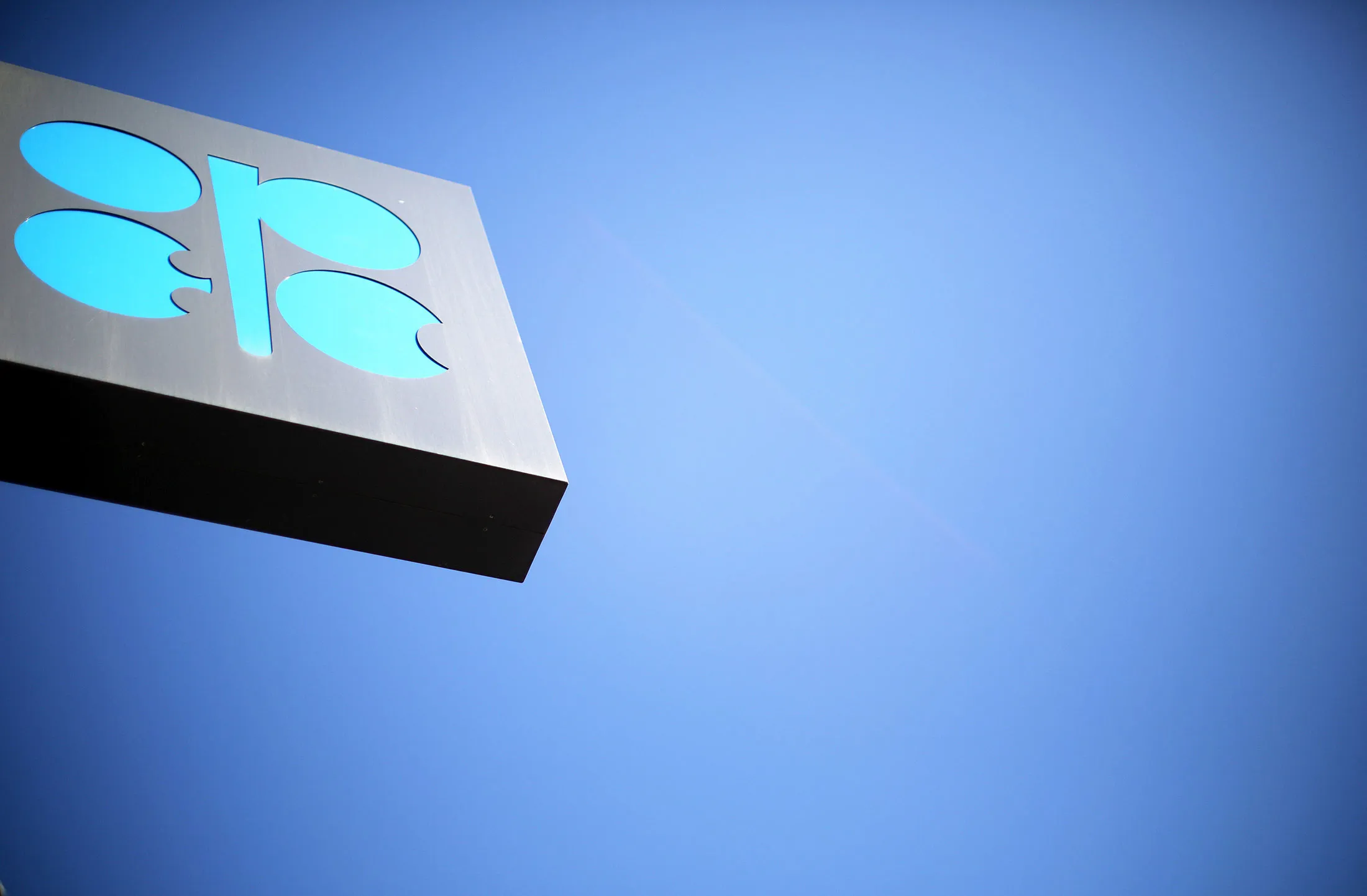 OPEC Has ‘All Hands on Deck’ as Deadline to Complete Deal Looms