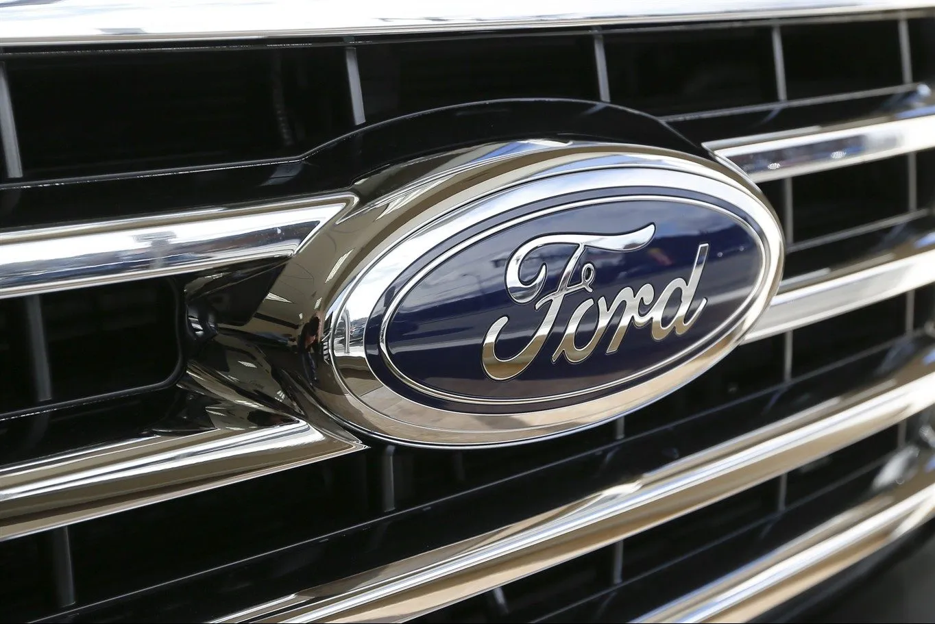 Ford to buy San Francisco shuttle service in mobility push