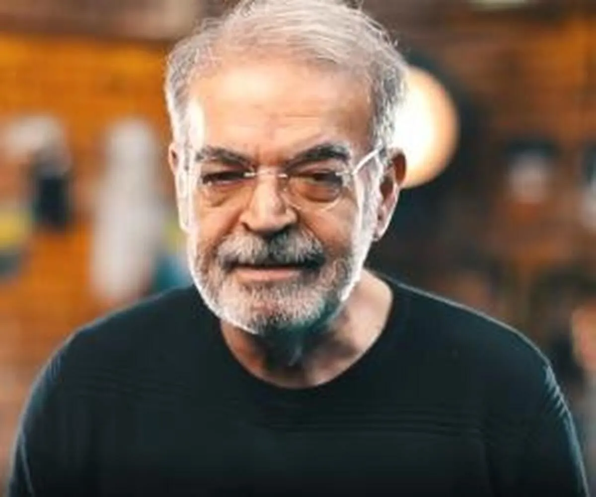 بازیگر معروف طنز: مادر من هر سال بچه می آورد!+ فیلم