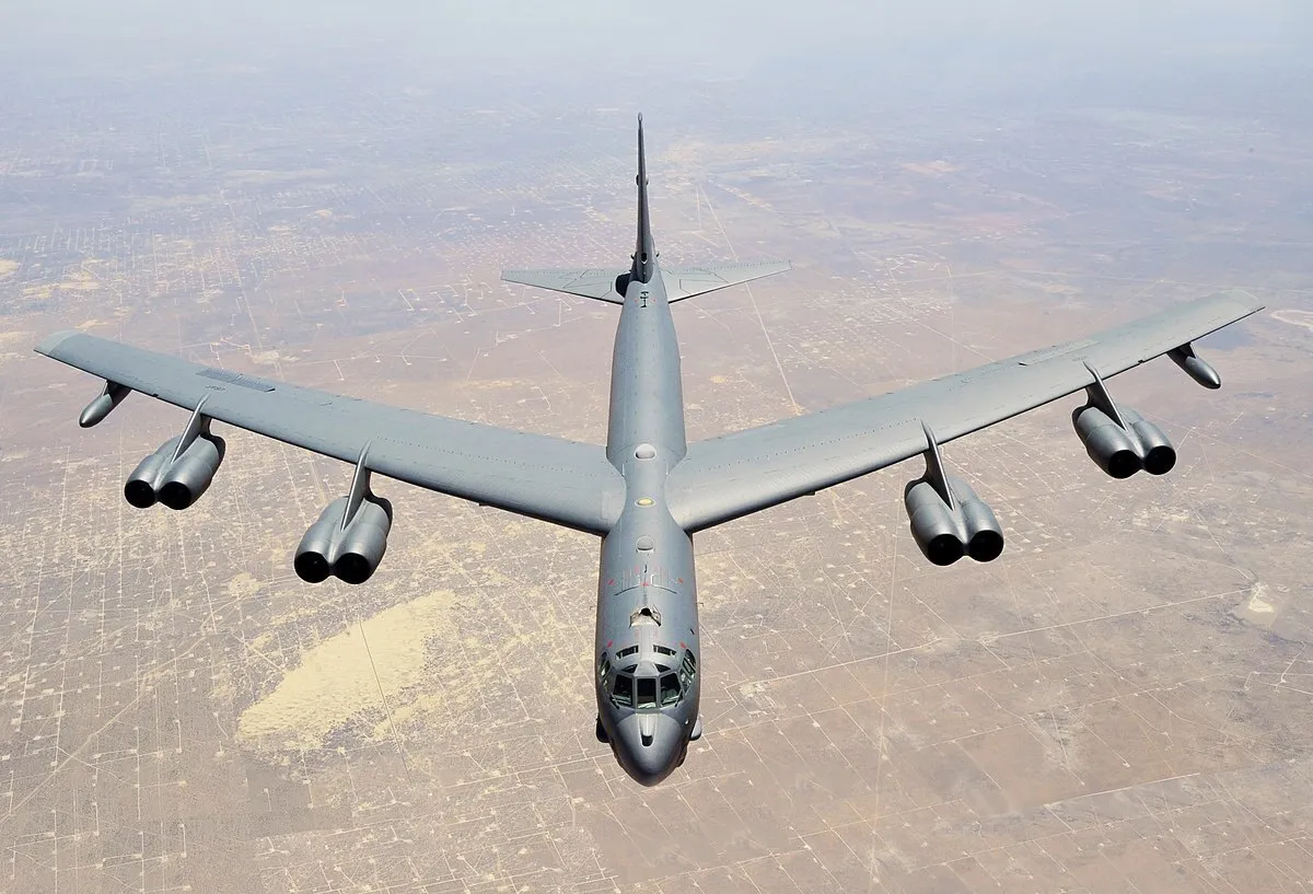 فرود سه بمب‌افکن B-۵۲ آمریکا در این پایگاه + عکس