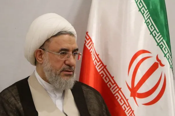 حضور بانوان در خبرگان منع قانونی ندارد اما خودشان جلو نمی‌آیند
