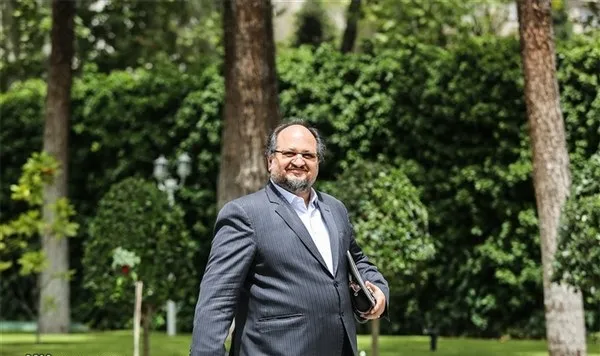 محمد شریعتمداری