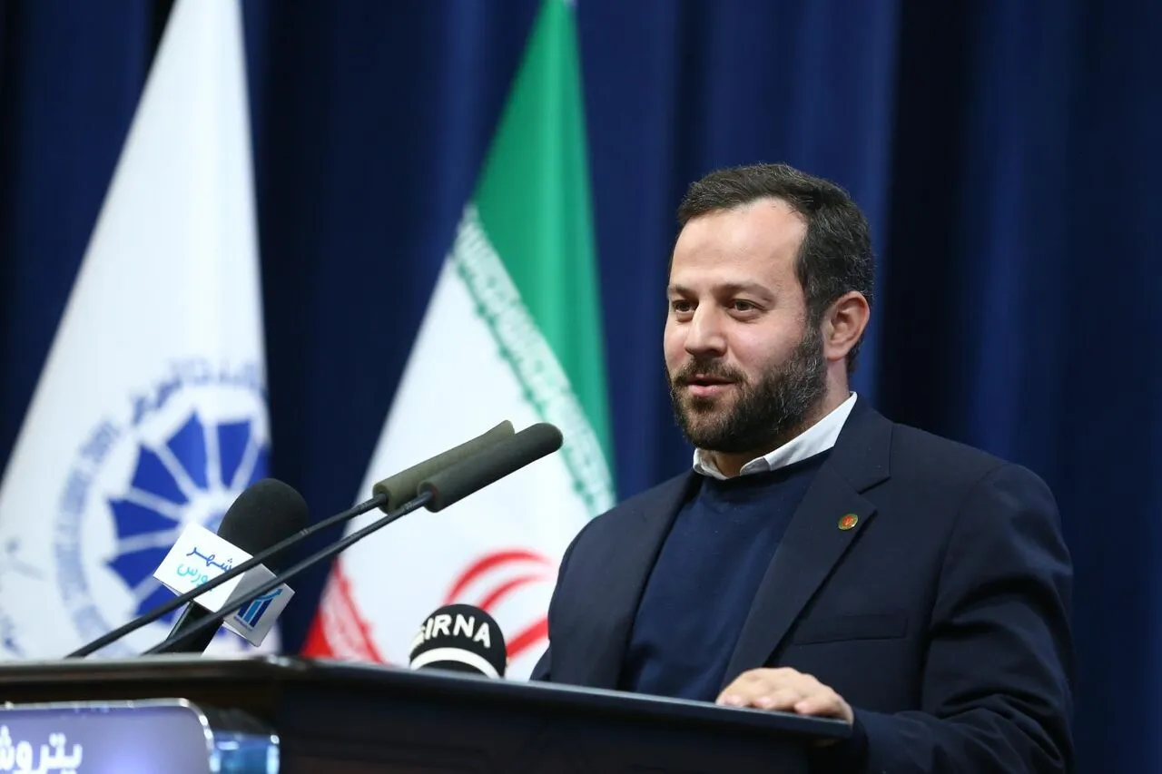 ۸ هزار خودروی وارداتی برقی آماده عرضه است/ امکان فروش خودروهای برقی خارج از سامانه وجود دارد