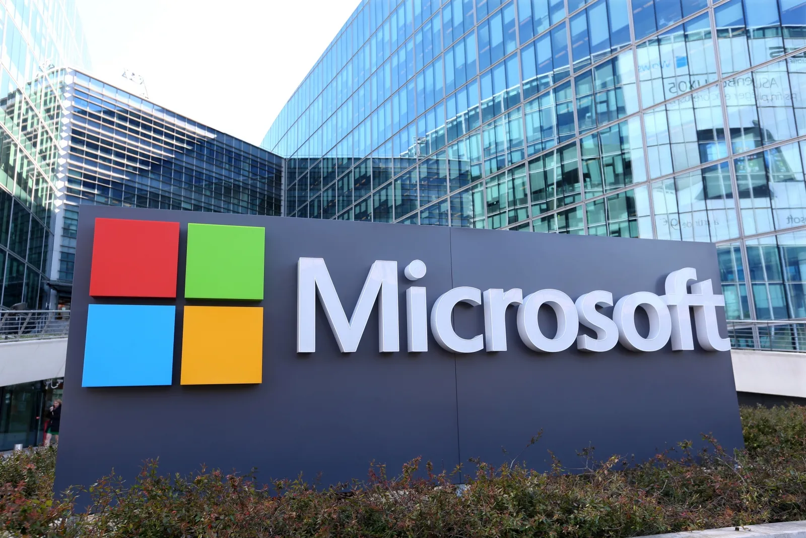 Iranians Miffed After Microsoft Drops Maps