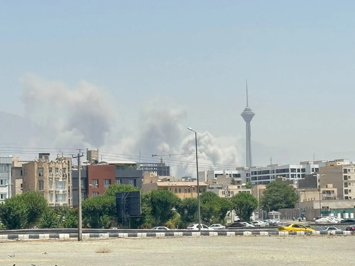 خبر فوری/ انفجار مهیب در تهران؛ میدان ونک مورد اصابت قرار گرفت