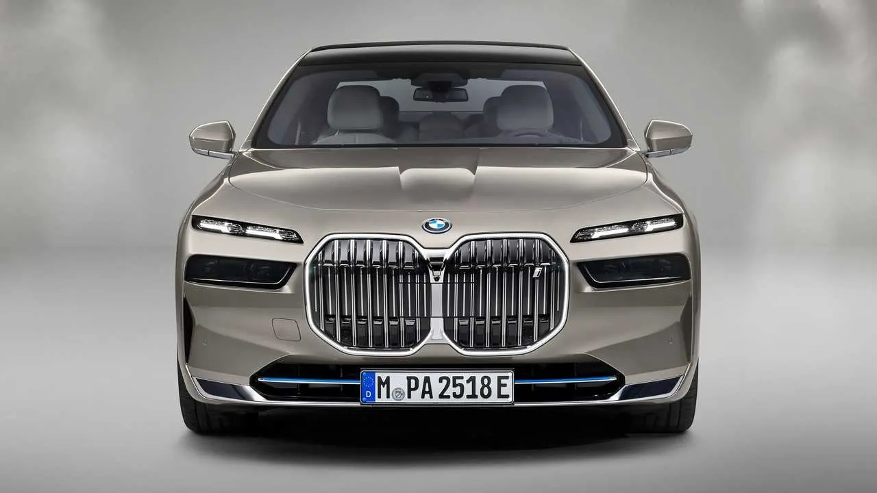 تصاویر جالب از سیر تکامل خودروهای BMW + فیلم