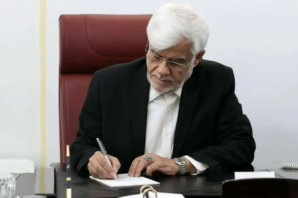 حضور شبانه معاون اول پزشکیان در ایستگاه آتش نشانی تهران+ عکس