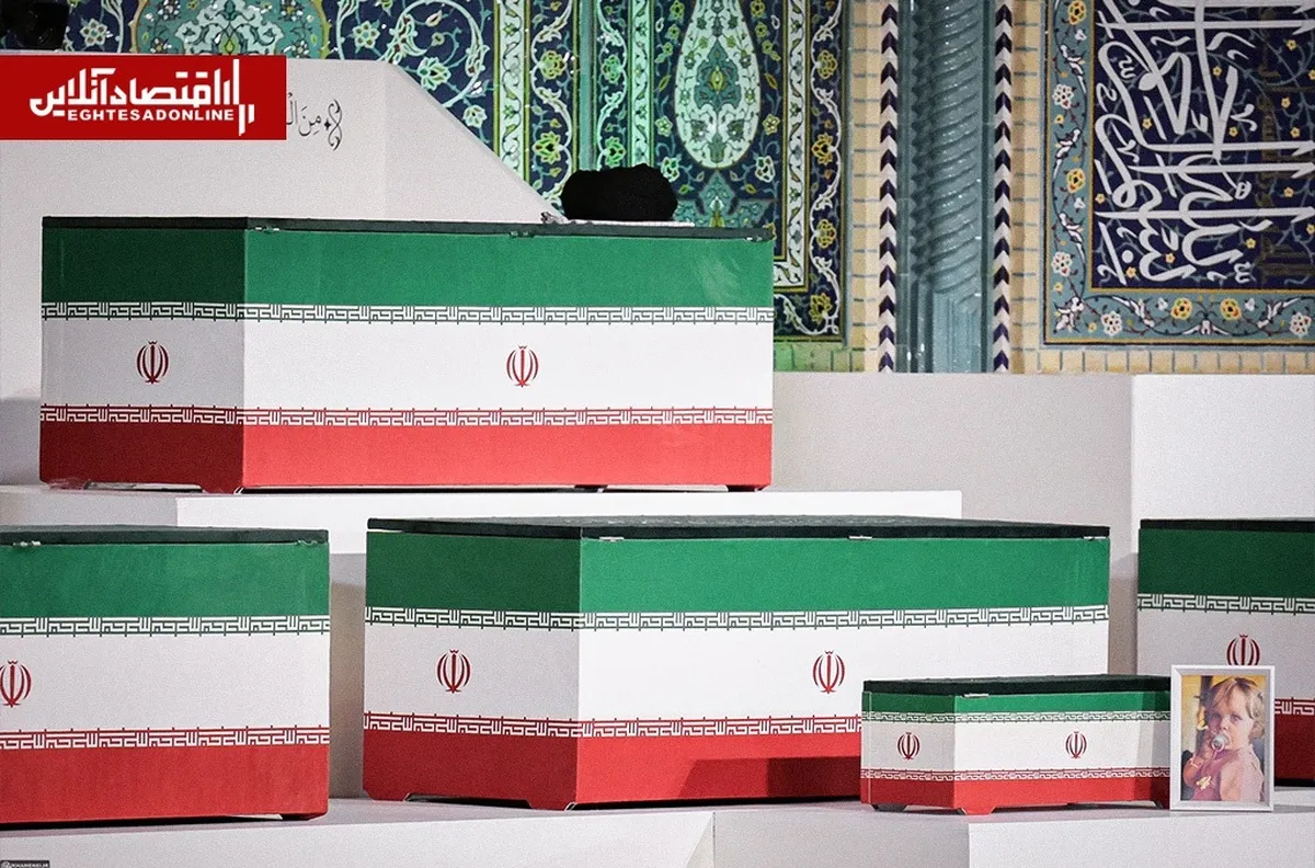 کدام شخصیت‌های سیاسی در صف اول نماز ایستادند؟ + عکس