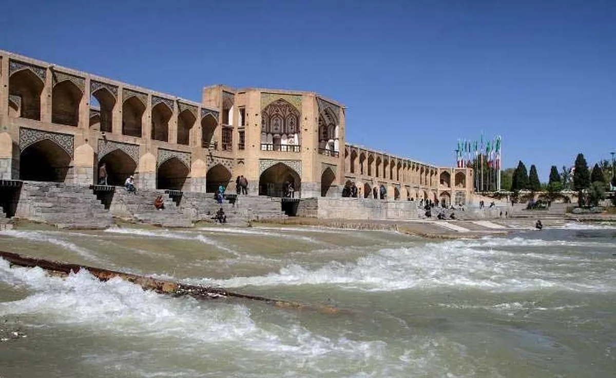 آب زاینده رود به ناژوان اصفهان رسید