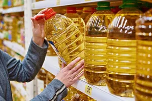 روغن یارانه‌ای صادر می‌شود یا احتکار؟ / پشت پرده عرضه قطره چکانی روغن در بازار