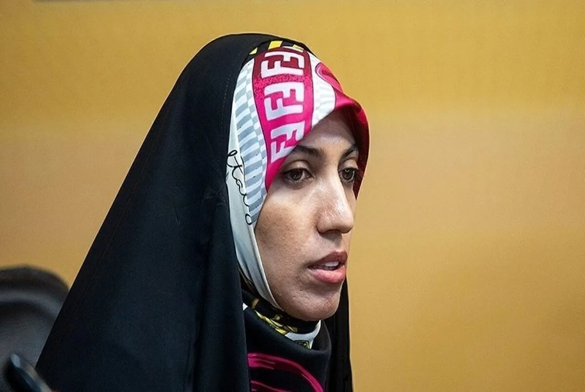  آمنه سادات ذبیح‌پور با پسر حسن نصرالله عکس یادگاری گرفت
