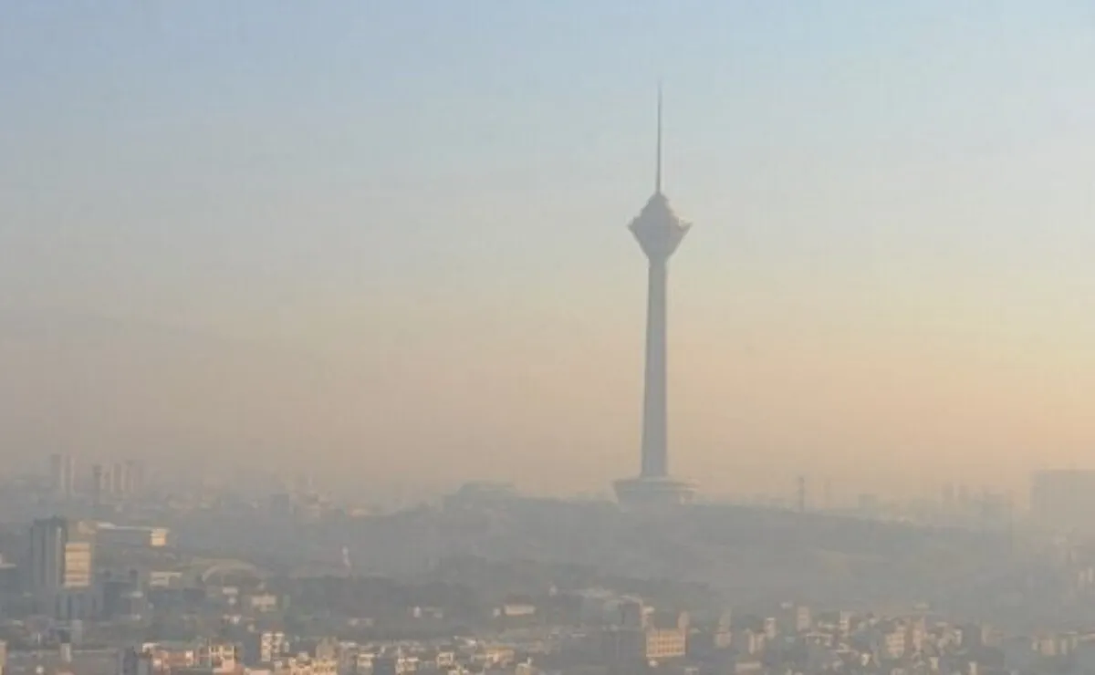 هوای تهران دوباره قرمز شد / احتمال تجدید نظر درباره تعطیلی تهران فردا ۱۲ آذر ۱۴۰۴ بالا رفت