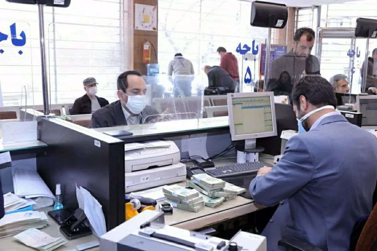 شرط سن ضامن برای دریافت تسهیلات بانکی تخلف است + فیلم