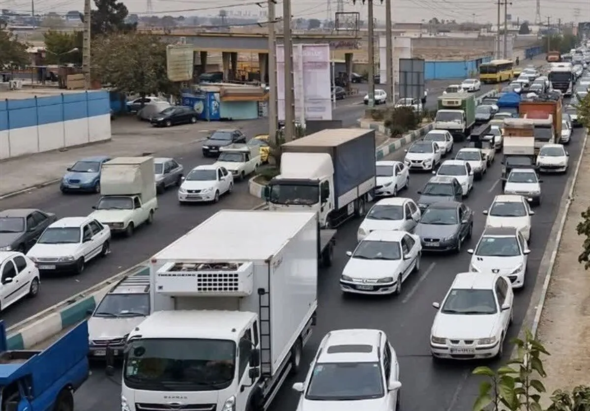 آخرین وضعیت ترافیکی و جوی محورهای مواصلاتی کشور / جاده‌های منتهی به تهران قفل شد