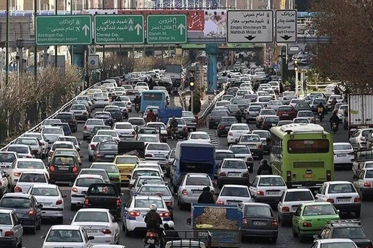 آخرین وضعیت ترافیکی و جوی محورهای مواصلاتی کشور / ترافیک سنگین در ورودی های تهران گزارش شده است
