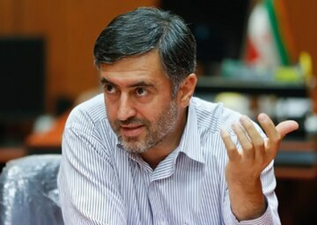 کنایه تند عبدالله گنجی به اظهارات حدادیان درباره ظریف/ مومن به خاطر دیگران جهنم را برای خود اجاره نمی‌کند