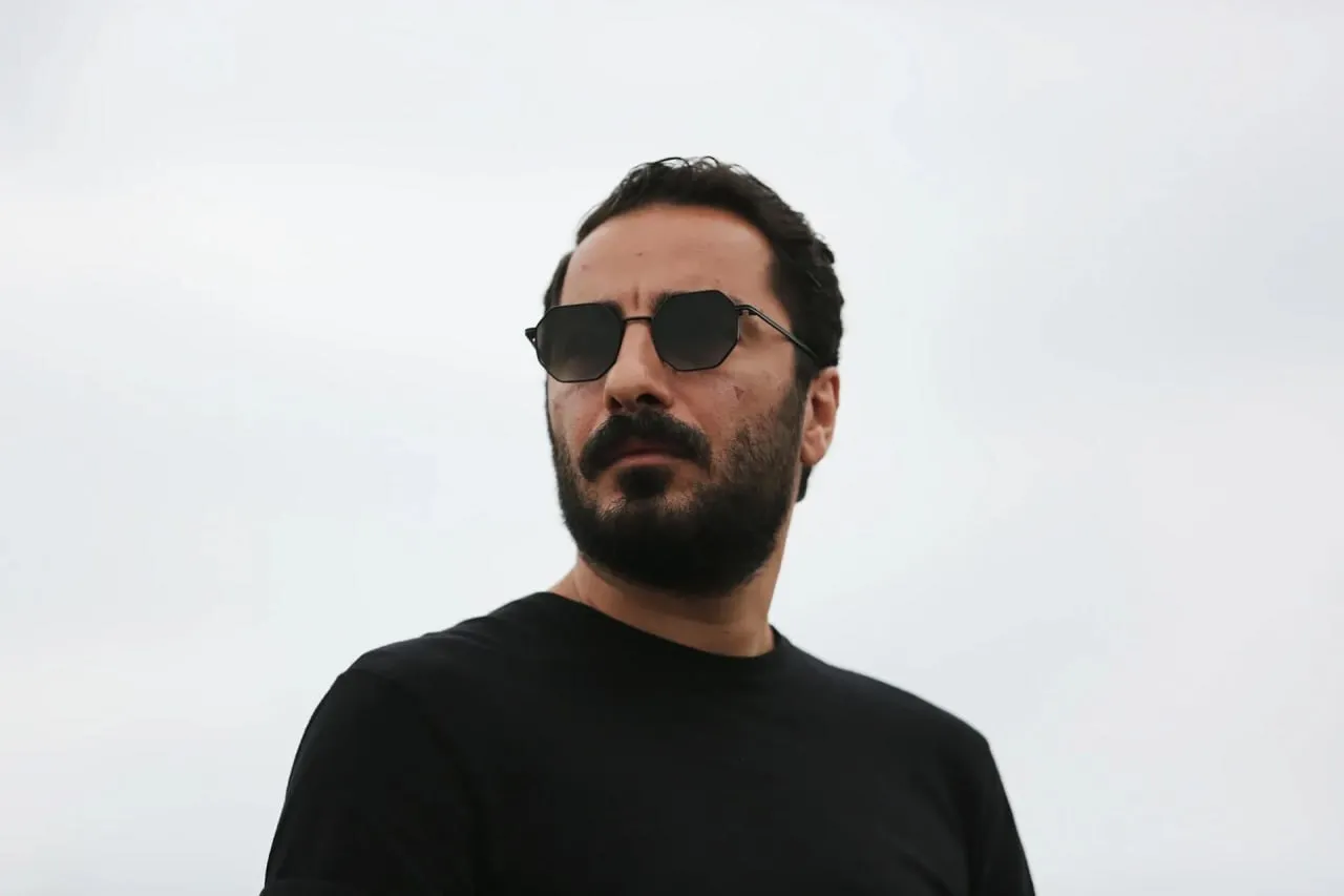 نوید محمدزاده