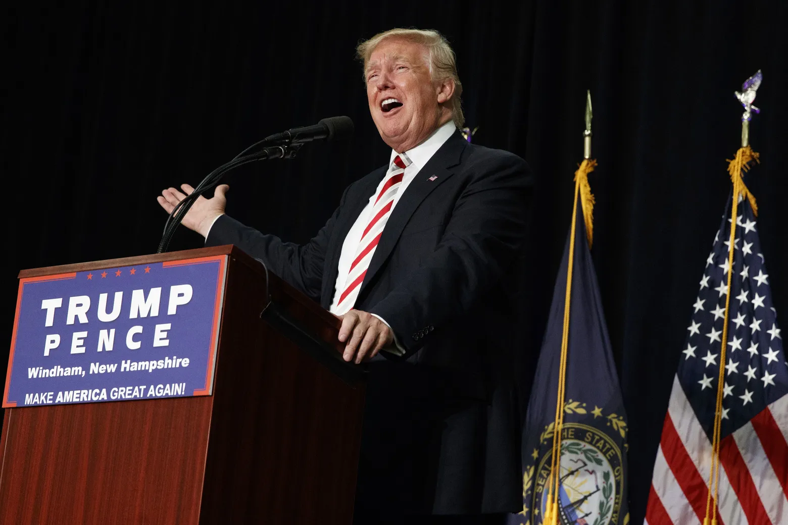 Trump ends difficult week by focusing on Hillary Clinton