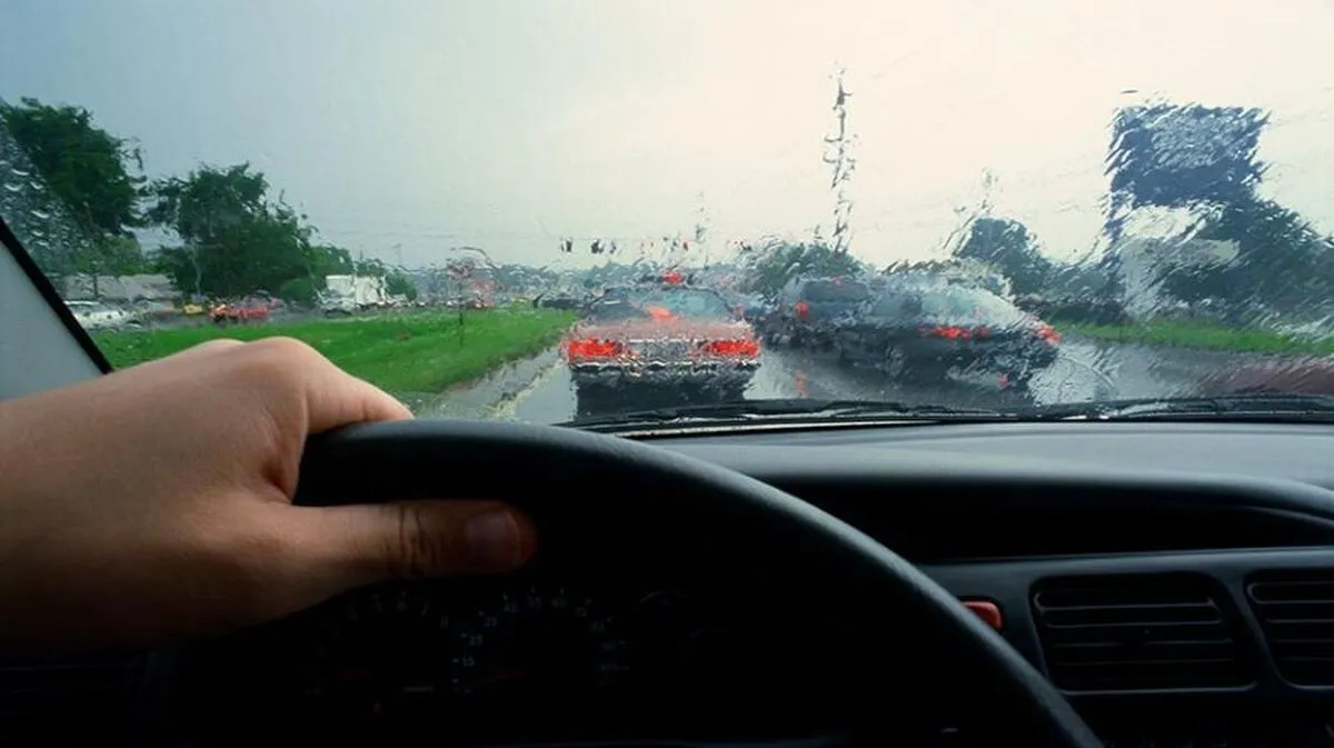 نکات رانندگی در هوای بارانی 
