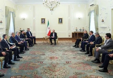 Pezeshkian Urges Completion of Iran-Iraq Railroad