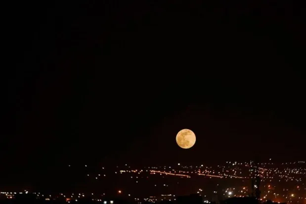 ماه شکارچی در آسمان تهران + فیلم