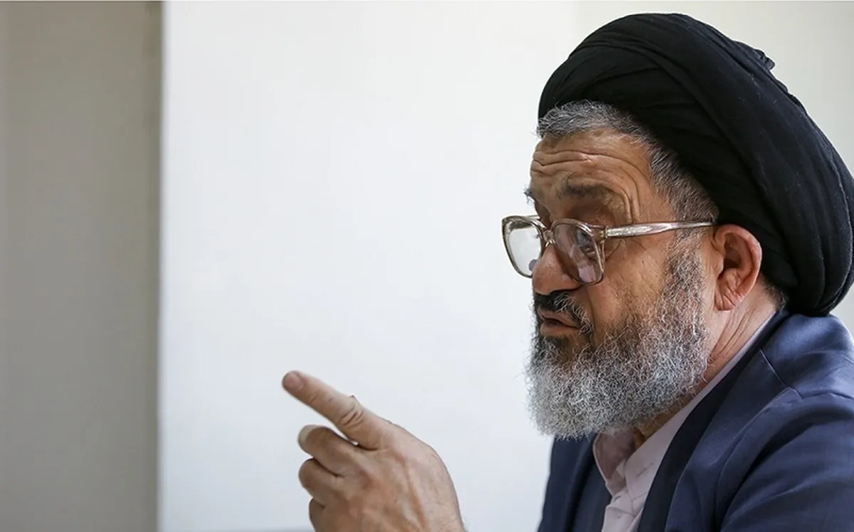 اکرمی: به جای ۱۰ لیون، ۹ لیوان چای بخورید / مردم ۸۰ میلیارد دلار پول دارند!