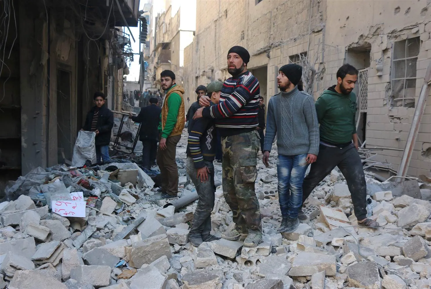 U.S. urges Russia to halt Syria sieges; Russia slams aid politicization